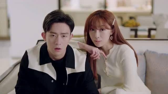 变装情侣吃瓜图片高清视频,高清视频揭秘真实生活瞬间