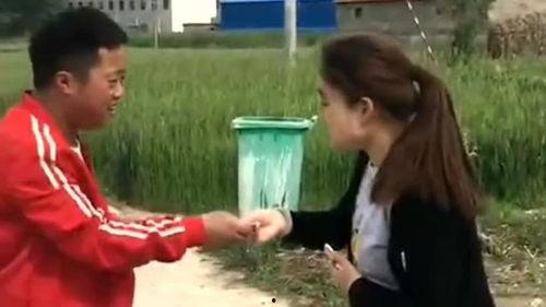 吃瓜湖南帅小伙视频,瓜田李下，颜值爆表！