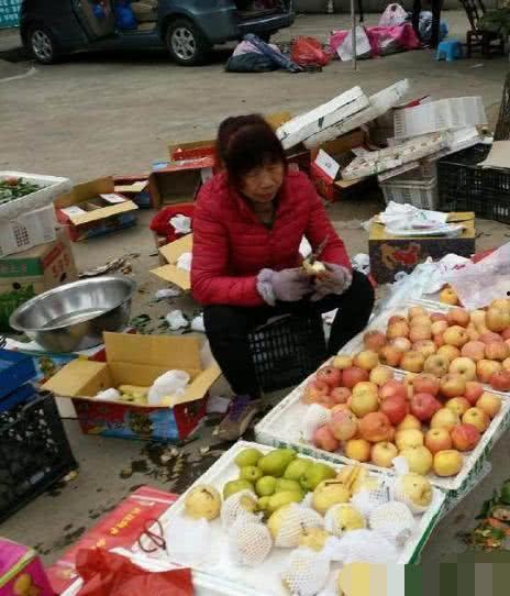 长沙地摊吃瓜视频,街头美食盛宴，一网打尽夏日味蕾狂欢