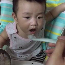 四个月宝宝视频 吃瓜