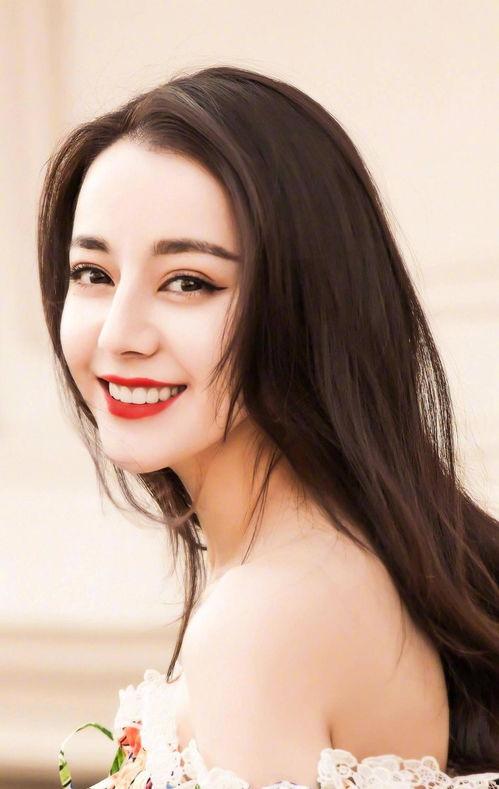 迪丽热巴吃瓜大众视频,娱乐圈的“吃瓜群众”